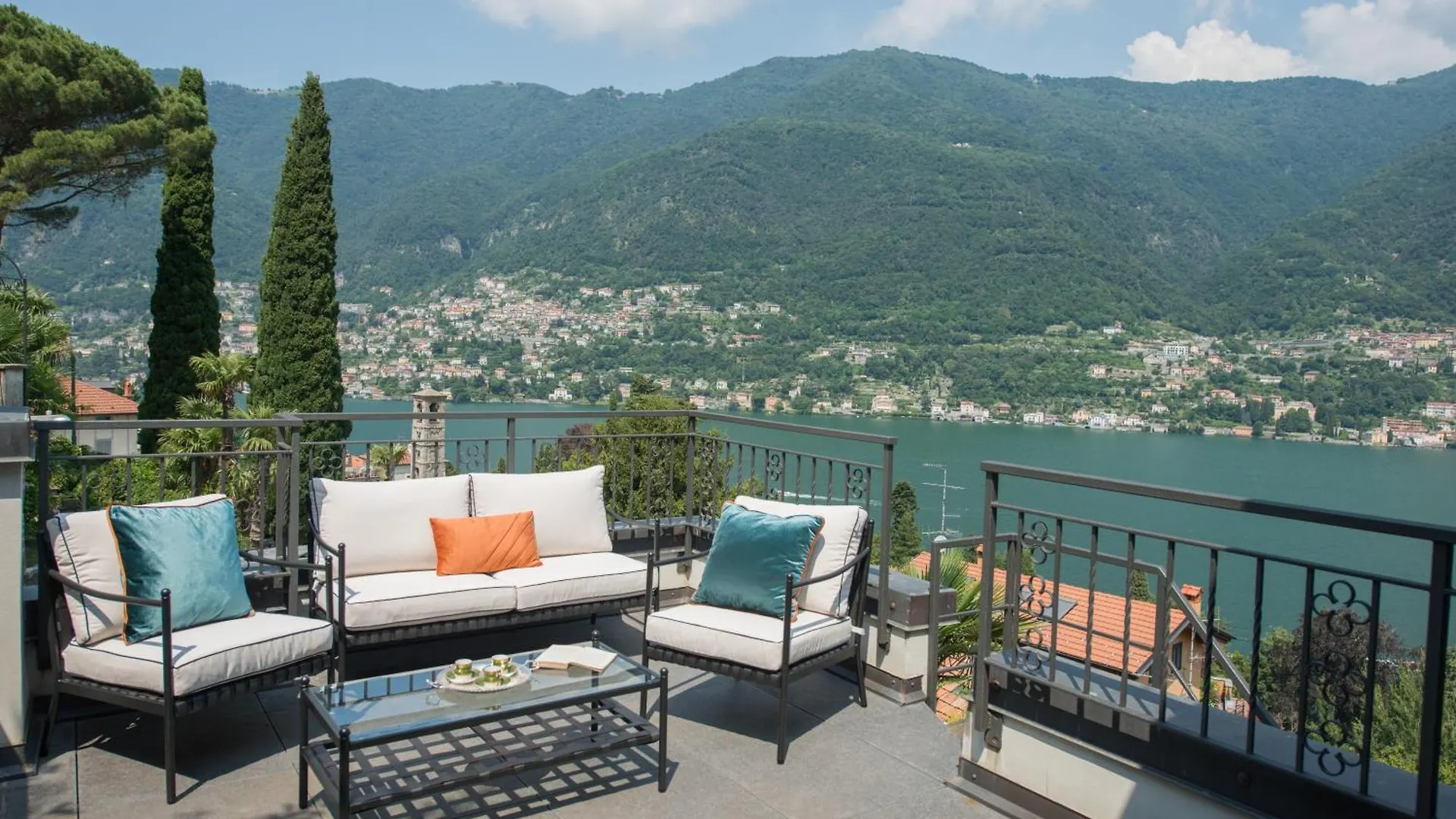 La Villa Regia Torno Guest house
