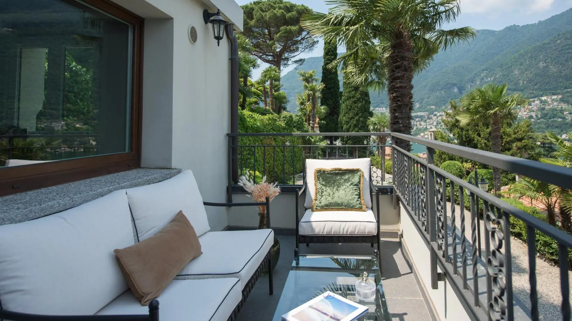 La Villa Regia Torno Guest house
